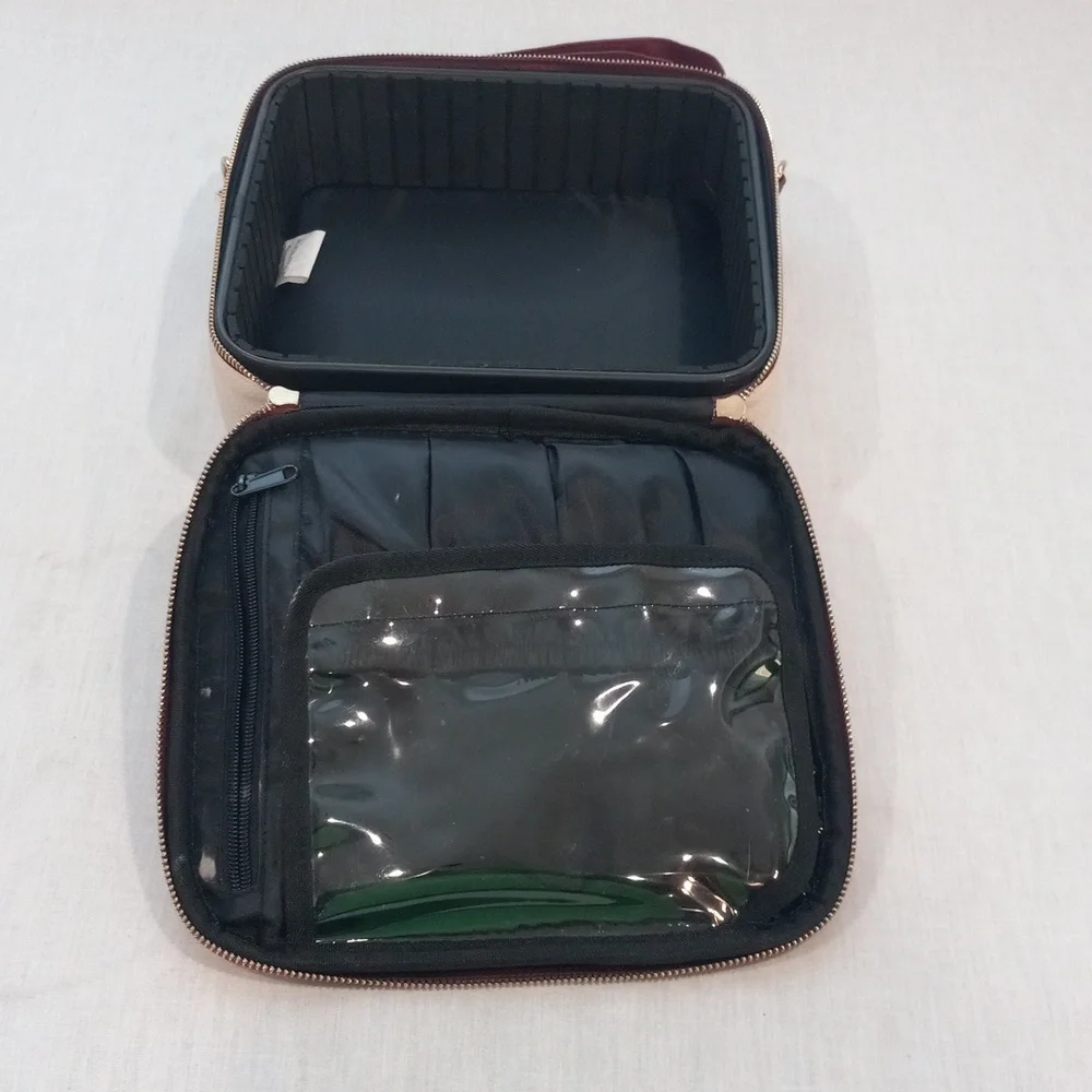 Travel Case - Picture 8 of 16